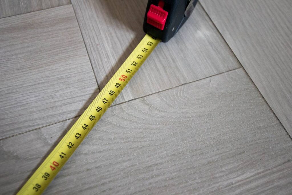 Comment préparer votre sol avant la pose d’un parquet contrecollé ?